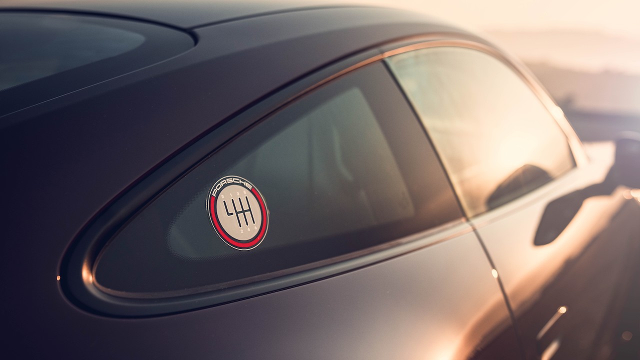 AUBERGINE_911_CARRERA_S_MANUAL_014_MU202359